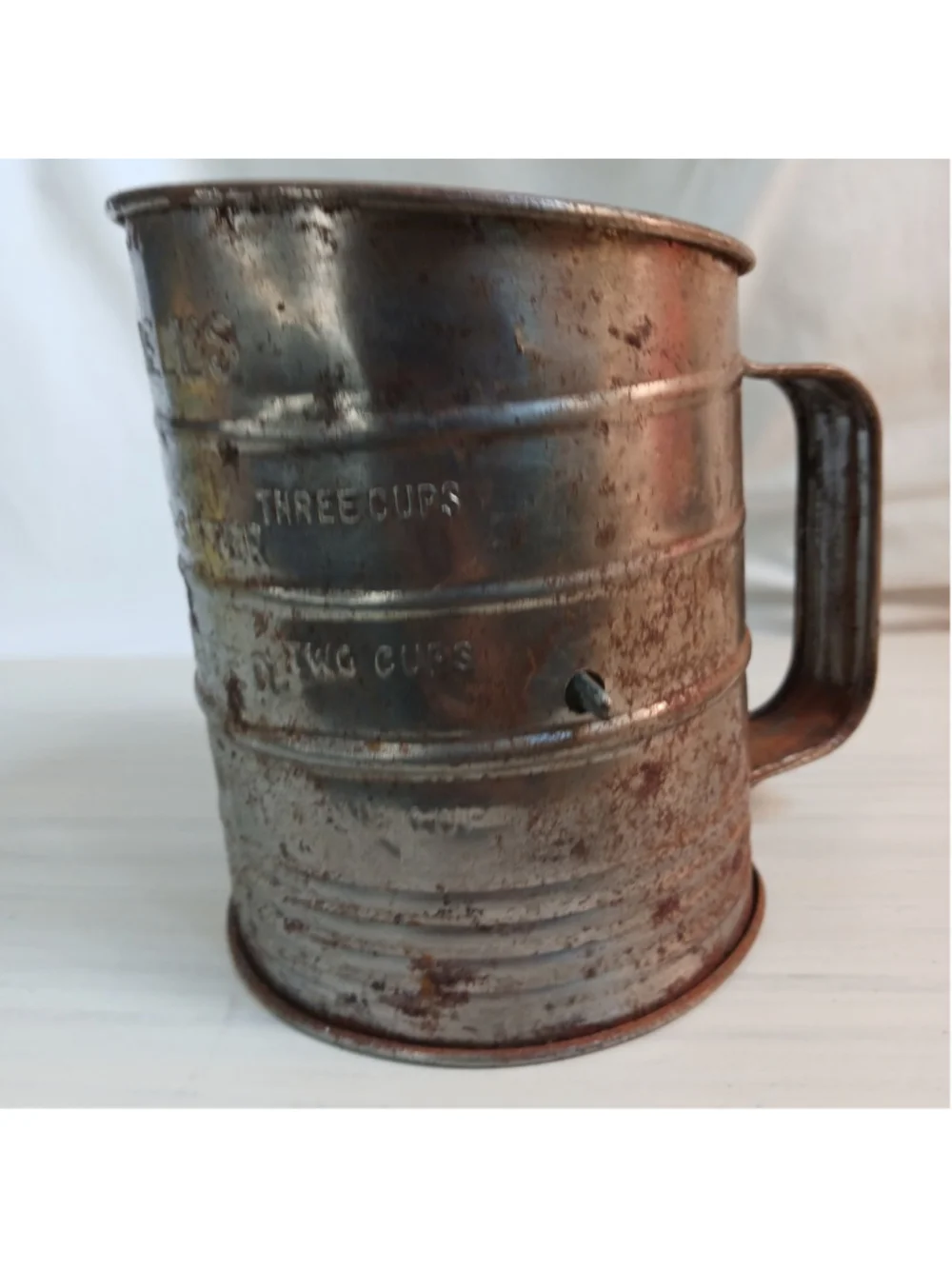 Bromwell’s 5 Cup Primitive Sifter Measuring Red Wood Crank Handle Flour Vtg USA